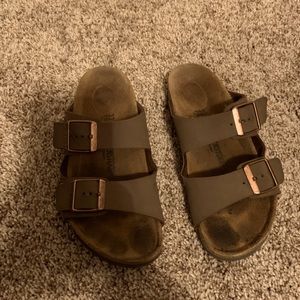 Brown on Brown girls Birkenstock’s.